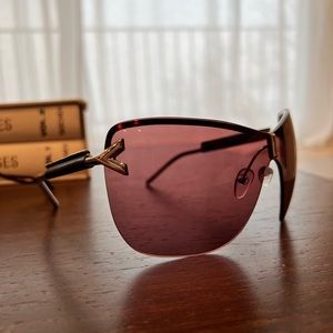 New, never been worn Louis Vuitton sunglasses with case